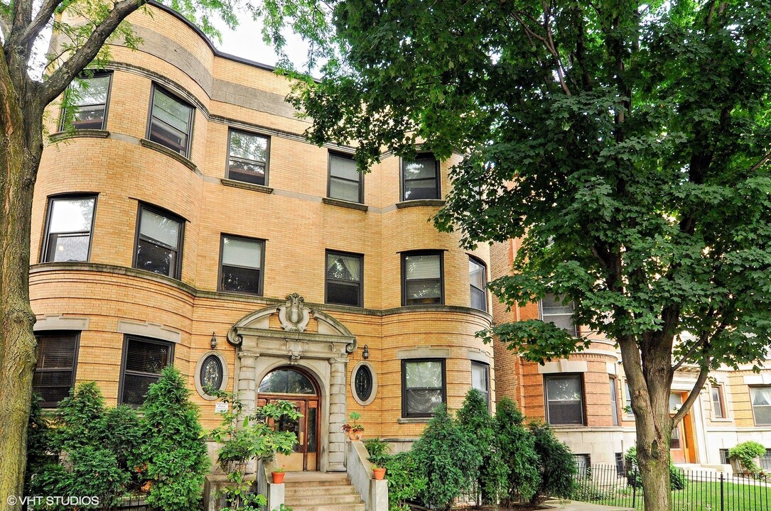 4030 N Sheridan Rd in Chicago, IL - Foto de edificio