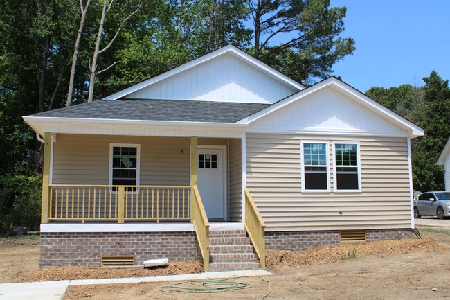 property at 2827 Lancaster Rd NW