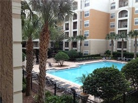 300 E South St in Orlando, FL - Building Photo