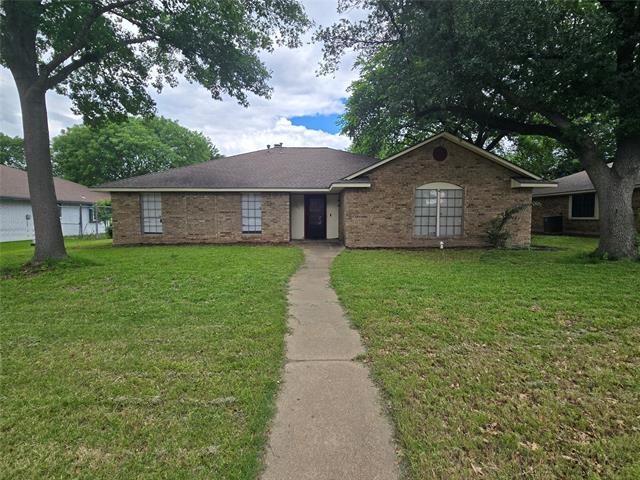 925 Shell Ln in Lancaster, TX - Building Photo