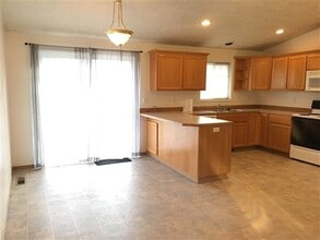 2318-2320 SW 29th St in Redmond, OR - Building Photo - Building Photo