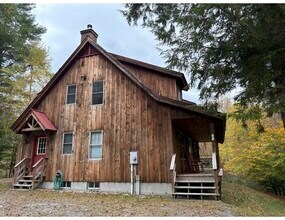 695 Winter St in Manchester, VT - Building Photo - Building Photo