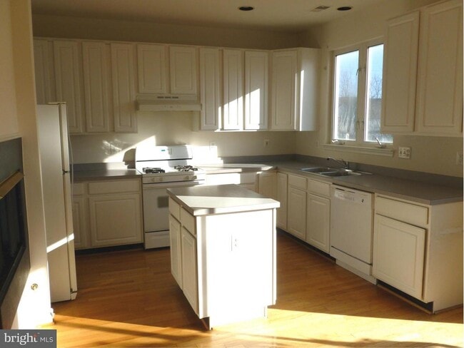 5236 Ballycastle Cir in Alexandria, VA - Building Photo - Building Photo