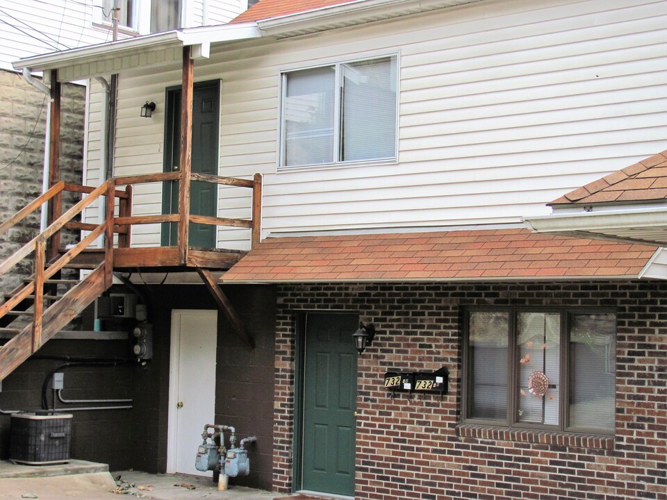 732 Weaver St, Unit B in Morgantown, WV - Building Photo