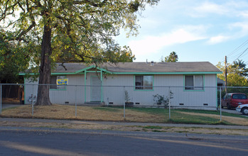 656-666 Plaza Ave in Sacramento, CA - Building Photo - Building Photo