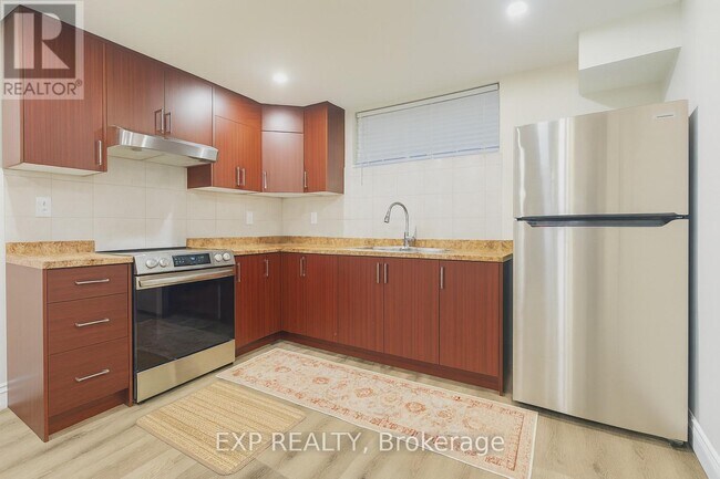 19 Sassafras St in Kitchener, ON - Building Photo - Building Photo