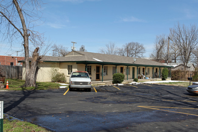 Ivy Manor Apartments in Tulsa, OK - Building Photo - Building Photo