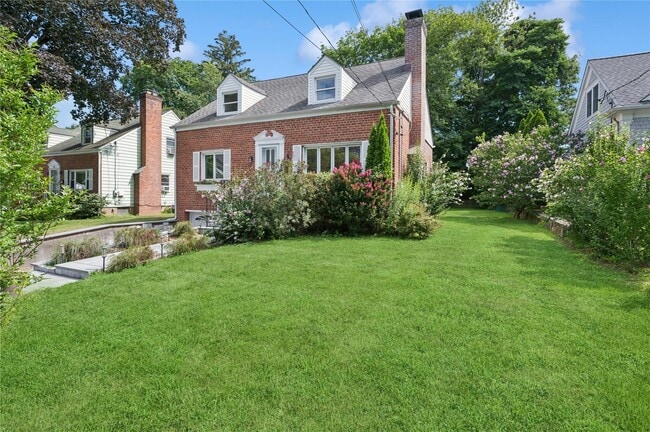 property at 119 Soundview Ave