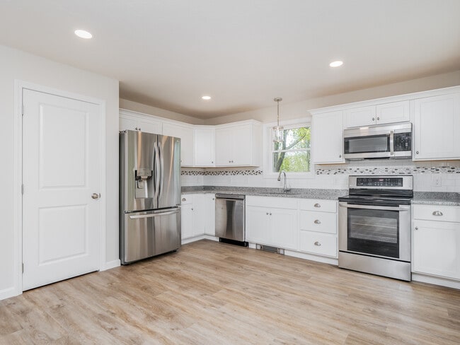 185 Woodland Ave, Unit A in Gardner, MA - Building Photo - Building Photo