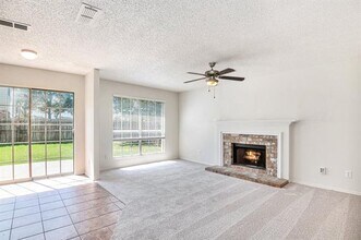 8201 Cloverglen Ln in Fort Worth, TX - Foto de edificio - Building Photo