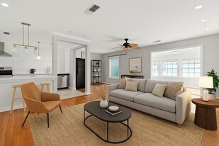 2824 Briarhurst Dr in Houston, TX - Building Photo