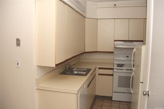 320 Post Ave-Unit -3J in Westbury, NY - Building Photo - Building Photo