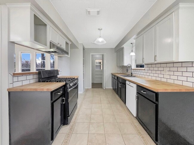 property at 908 Loggins Dr