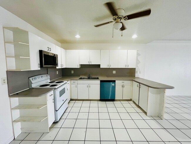 13711 Yarmouth Ct in Wellington, FL - Foto de edificio - Building Photo