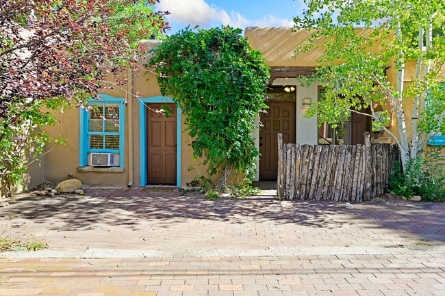 231 A W Manhattan Ave in Santa Fe, NM - Building Photo - Building Photo