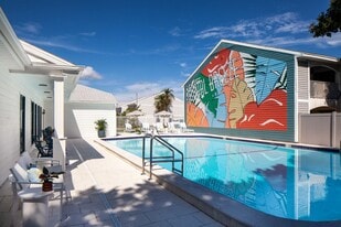 Royal Breeze Apartments in Clearwater, FL - Building Photo