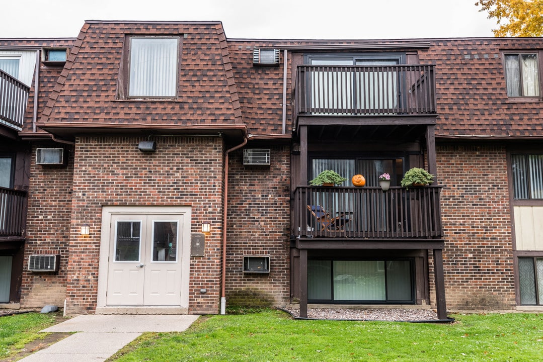 Sheridan Drive Apartments in Tonawanda, NY - Building Photo