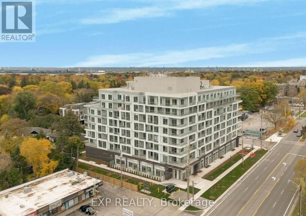 500 Plains Rd E in Burlington, ON - Building Photo