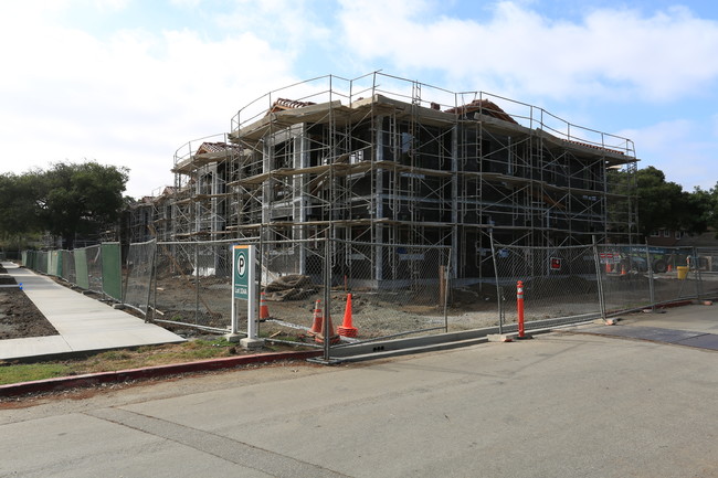 Willow Housing Veterans Apartments in Menlo Park, CA - Foto de edificio - Building Photo