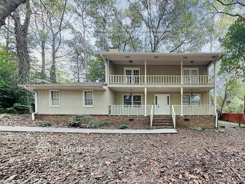 1569 Briarwood Ln SW in Lilburn, GA - Building Photo