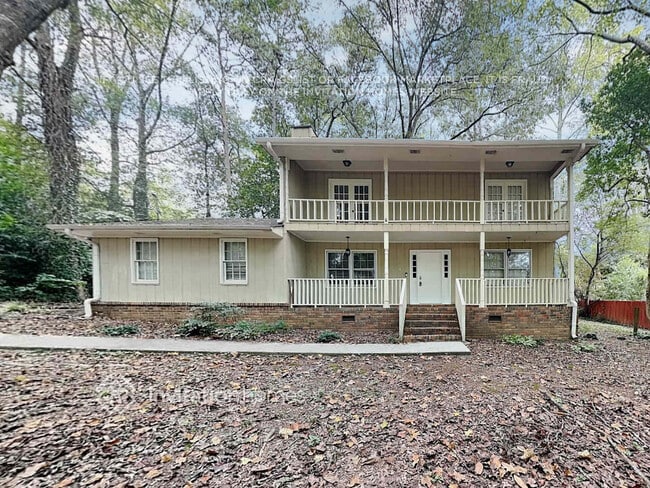 property at 1569 Briarwood Ln SW
