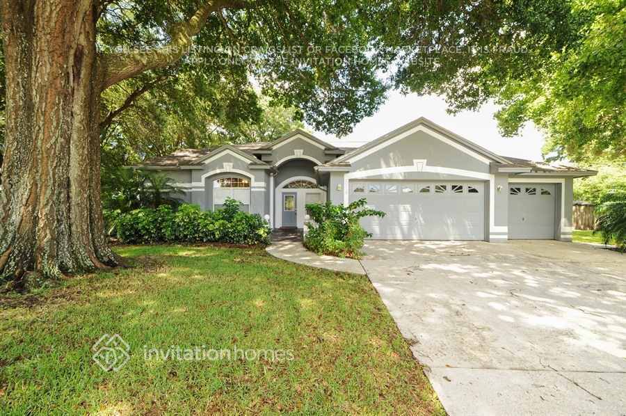 2219 Misty Ridge Ln in Valrico, FL - Building Photo