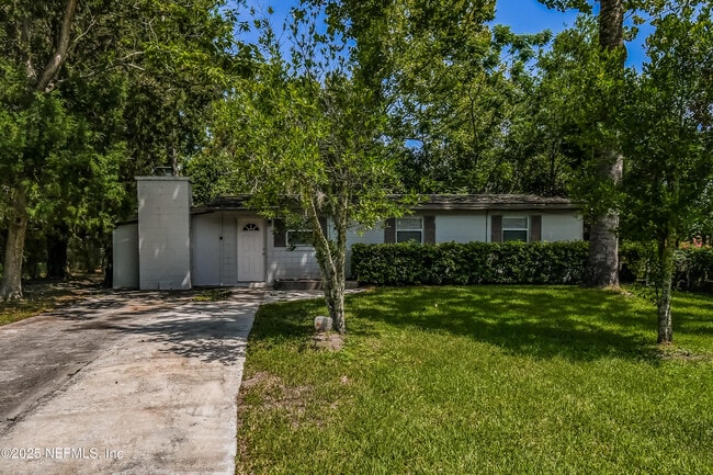 6965 Miss Muffet Ln N