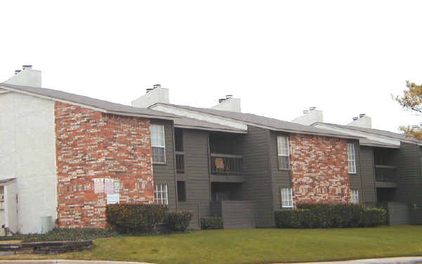 Creek Bend Condominiums in Dallas, TX - Foto de edificio - Building Photo