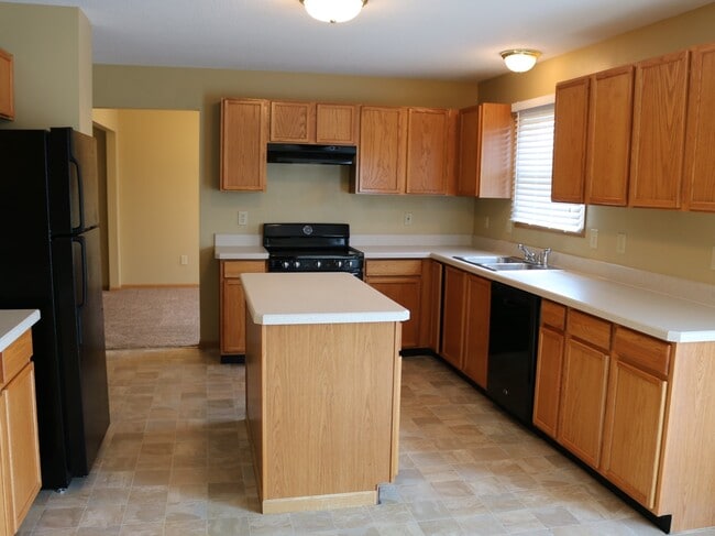 395 Belfair Dr in Galloway, OH - Building Photo - Building Photo