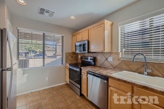 25841 W Valley View Dr in Buckeye, AZ - Building Photo - Building Photo