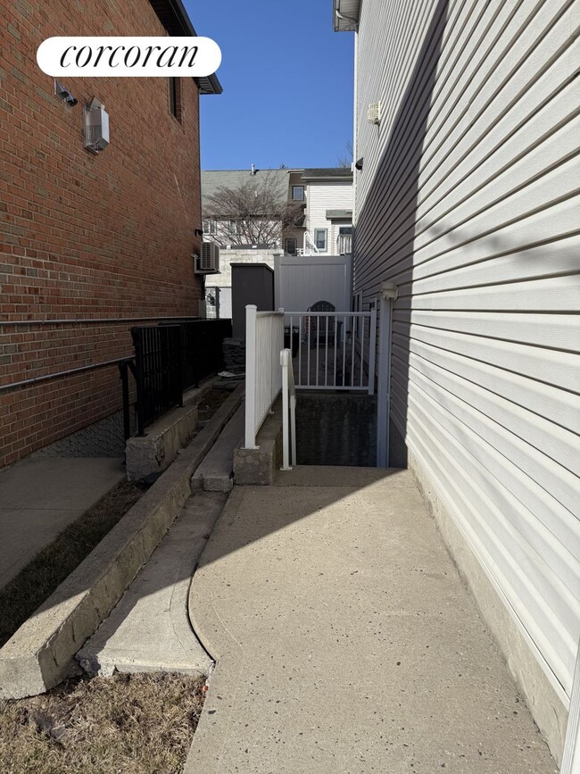 895 Sinclair Ave in Staten Island, NY - Building Photo - Building Photo