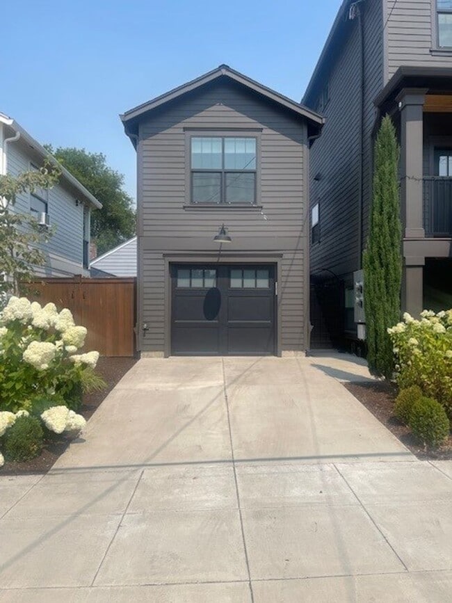 2579 SE Cora St in Portland, OR - Building Photo - Building Photo