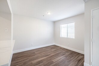 Deerwood Apartments in Corona, CA - Building Photo - Building Photo