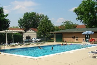 Pebblewood Court Apartments LLC in Hanover Park, IL - Building Photo - Building Photo