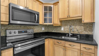 199 E McNab Rd in Pompano Beach, FL - Building Photo - Building Photo