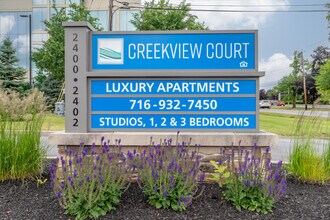 Creekview Court in Getzville, NY - Building Photo - Building Photo