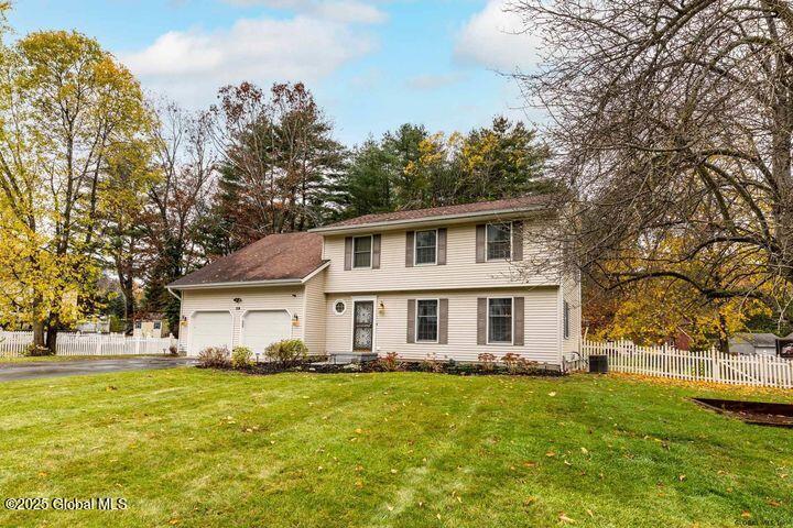 29 Fox Hollow Ln in Queensbury, NY - Building Photo