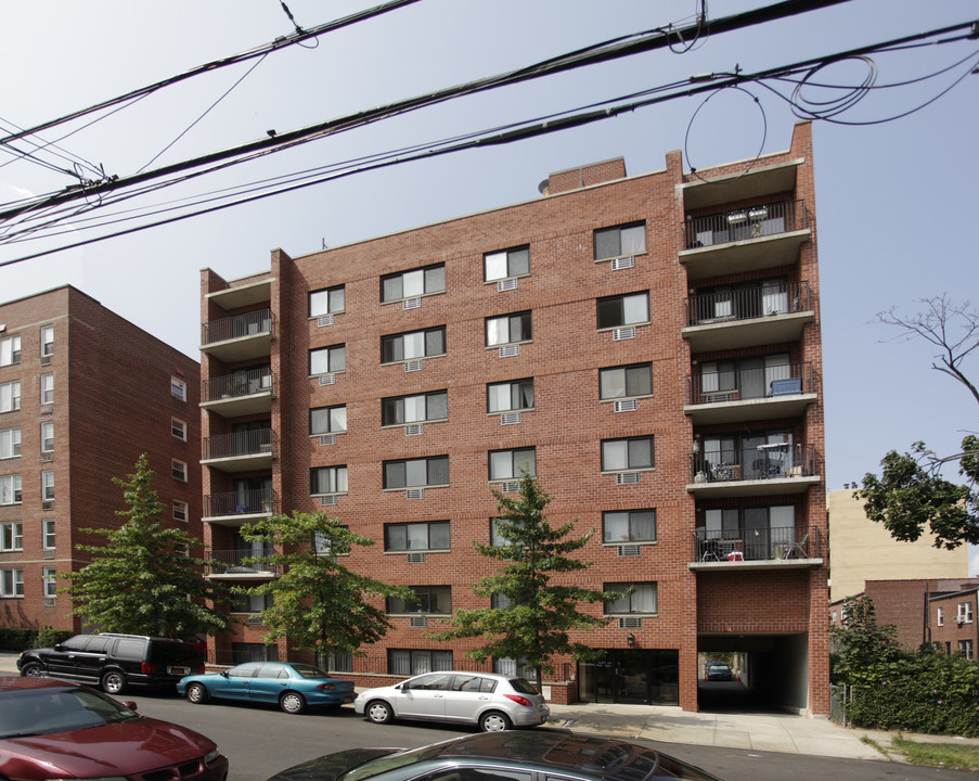 34-12 146th St in Flushing, NY - Building Photo