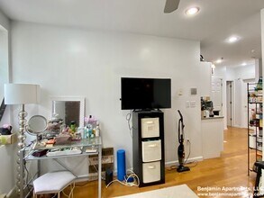 4 Cleveland Pl, Unit 12 in Boston, MA - Building Photo - Building Photo