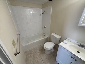 444 Woodward Rd in North Providence, RI - Building Photo - Building Photo