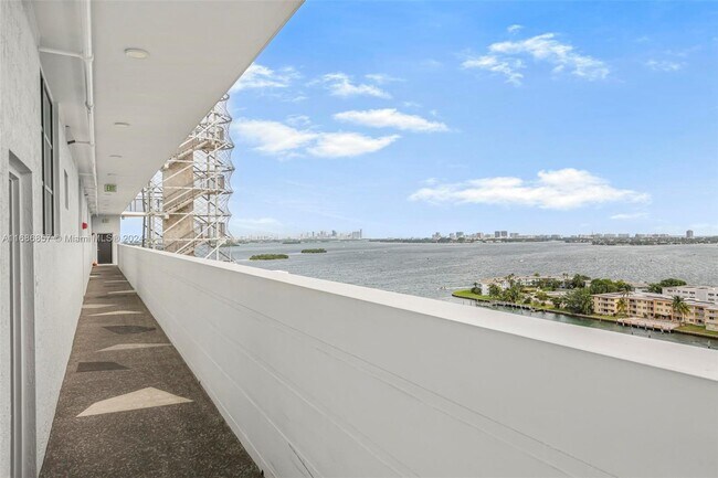 7934 West Dr, Unit 1402 in North Bay Village, FL - Building Photo - Building Photo