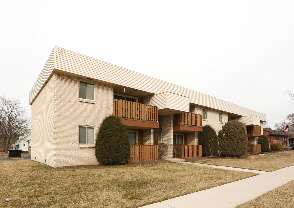 Main Street Apartments in Clawson, MI - Building Photo