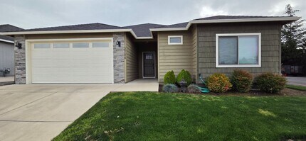 3704 Harper Wy in Medford, OR - Building Photo - Building Photo