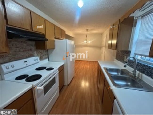 2720 Sapphire St in College Park, GA - Building Photo - Building Photo