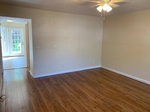 5053 St Patrick Cir in Cross Lanes, WV - Building Photo - Building Photo