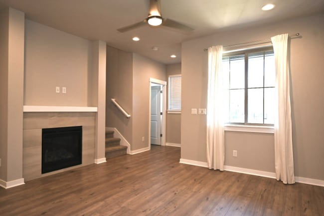 5493 SE 80th Ave in Hillsboro, OR - Foto de edificio - Building Photo
