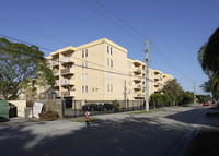 Lancaster in Hialeah, FL - Foto de edificio - Building Photo