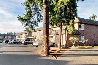 SUN Sunset Villa in Edmonds, WA - Building Photo - Building Photo