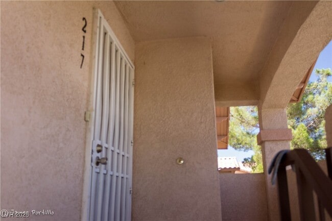 350 S Durango Dr in Las Vegas, NV - Building Photo - Building Photo
