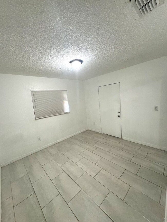 1347-1349 W 2nd St in Lakeland, FL - Foto de edificio - Building Photo